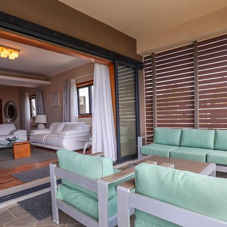 Pierre Bleue Beachfront Villa Flic-en-Flacq Eksteriør billede