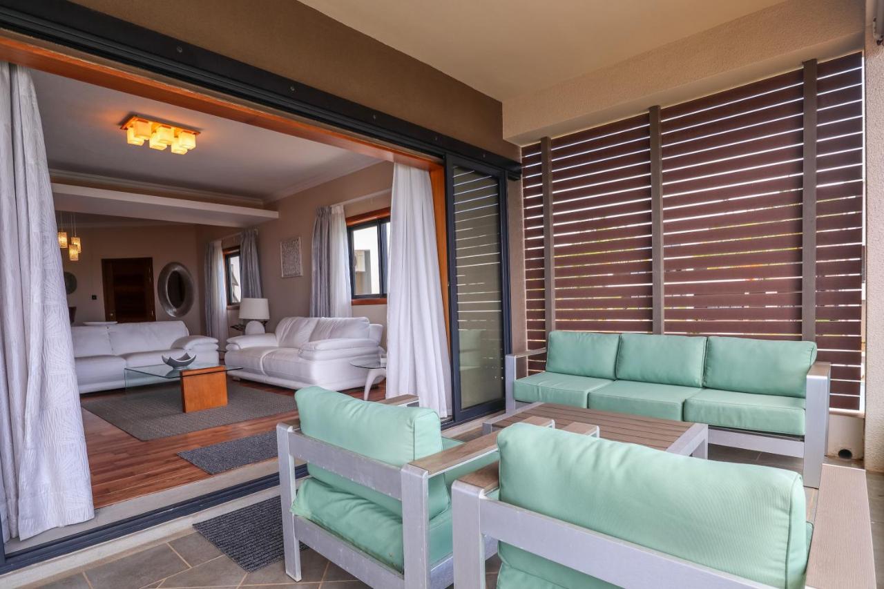 Pierre Bleue Beachfront Villa Flic-en-Flacq Eksteriør billede